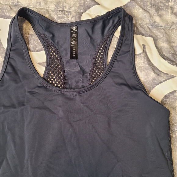 90 DEGREES Navy Active Tank - Picture 2 of 5